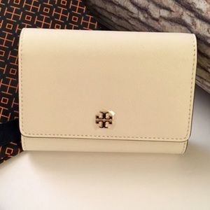 HP🎉Tory Burch Robinson Medium Flap Wallet